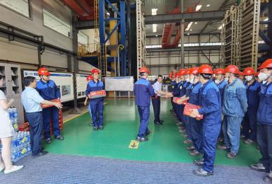 炎炎夏日送清涼 滴滴關懷暖人心